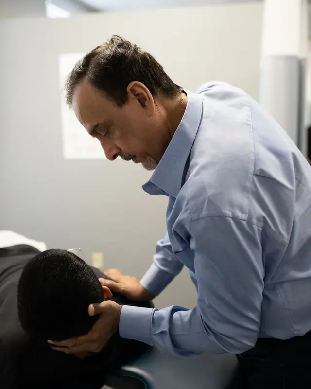 Hiten Davé, MSPT, treating a client in the clinic
